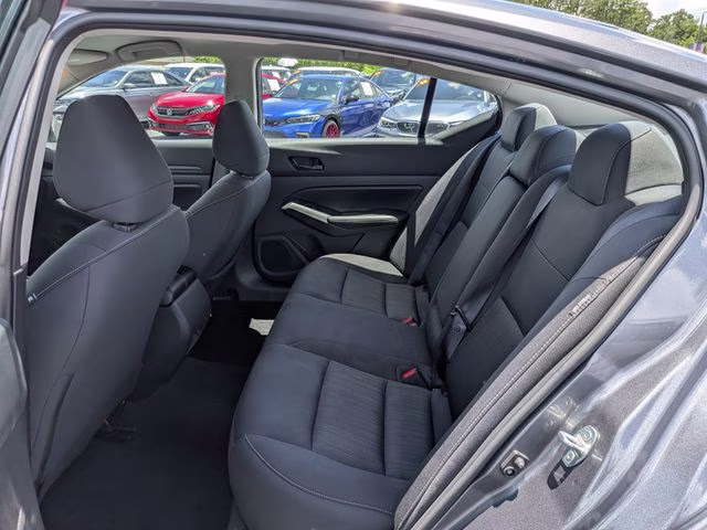 2024 Gun Metallic Nissan Altima 2.5 SV FWD Sedan