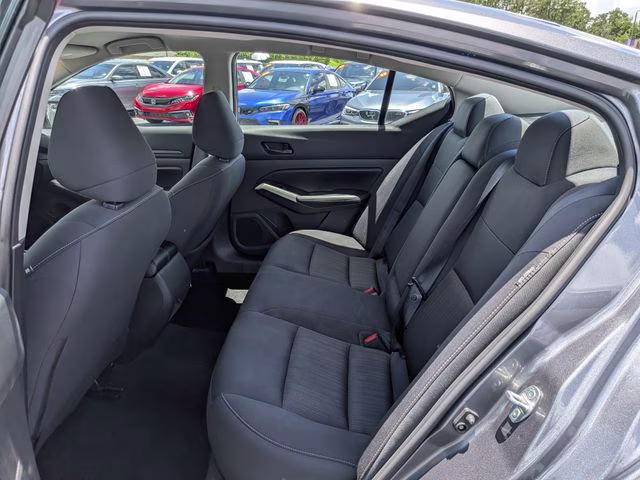 2024 Gun Metallic Nissan Altima 2.5 SV FWD Sedan