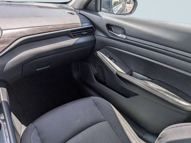 2024 Gun Metallic Nissan Altima 2.5 SV FWD Sedan
