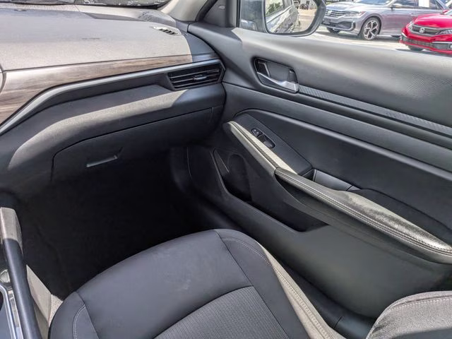 2024 Gun Metallic Nissan Altima 2.5 SV FWD Sedan