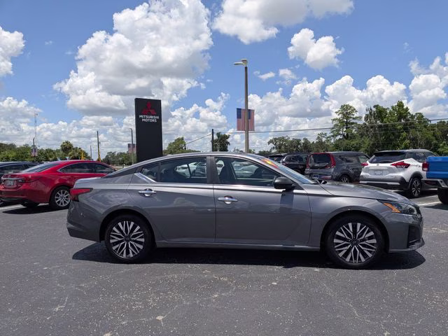 2024 Gun Metallic Nissan Altima 2.5 SV FWD Sedan