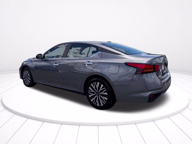 2024 Gun Metallic Nissan Altima 2.5 SV FWD Sedan
