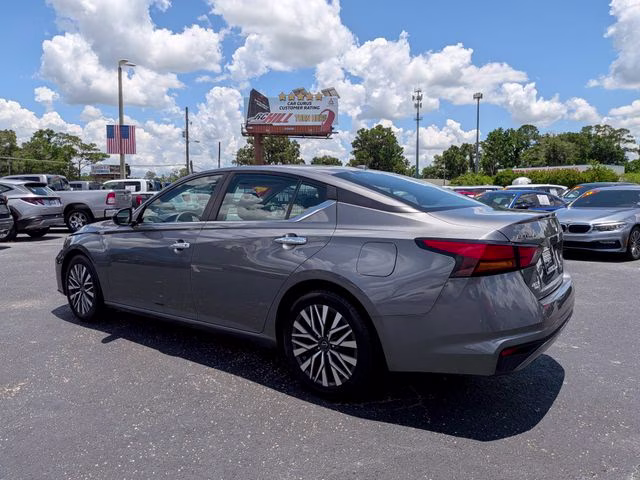 2024 Gun Metallic Nissan Altima 2.5 SV FWD Sedan