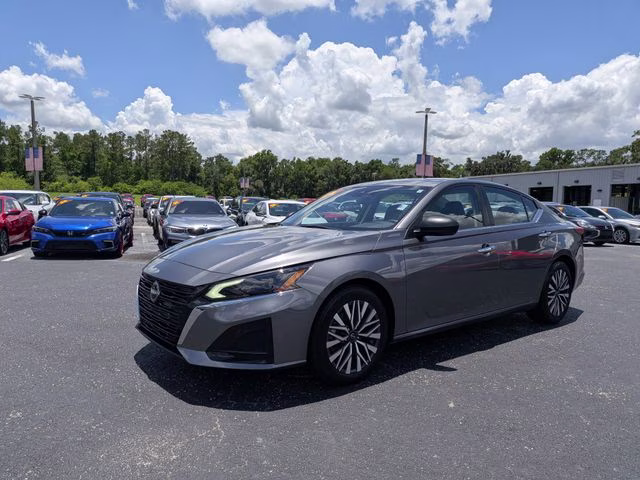 2024 Gun Metallic Nissan Altima 2.5 SV FWD Sedan