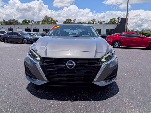 2024 Gun Metallic Nissan Altima 2.5 SV FWD Sedan