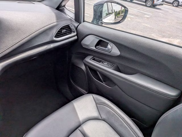 2024 Bright White Clearcoat Chrysler Pacifica Hybrid Select S Appearance FWD Van