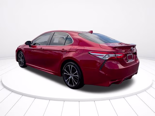 2020 Supersonic Red Toyota Camry SE FWD Sedan