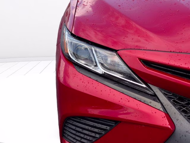 2020 Supersonic Red Toyota Camry SE FWD Sedan