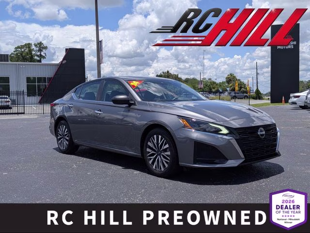 2024 Gun Metallic Nissan Altima 2.5 SV FWD Sedan