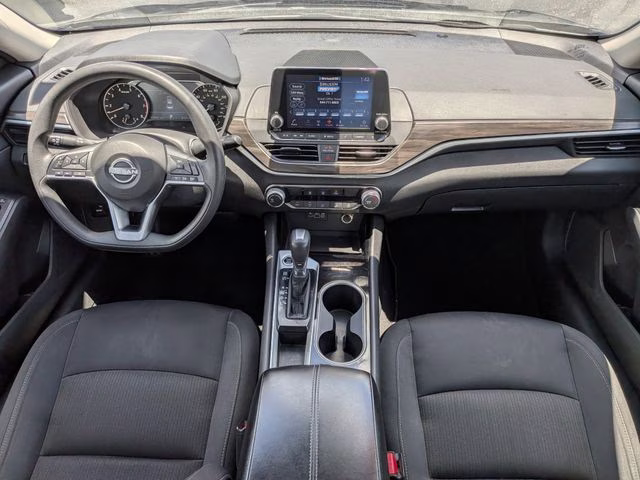 2024 Gun Metallic Nissan Altima 2.5 SV FWD Sedan
