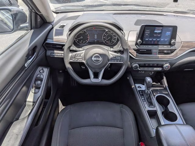 2024 Gun Metallic Nissan Altima 2.5 SV FWD Sedan