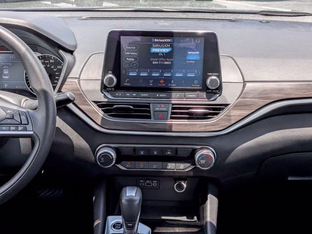 2024 Gun Metallic Nissan Altima 2.5 SV FWD Sedan