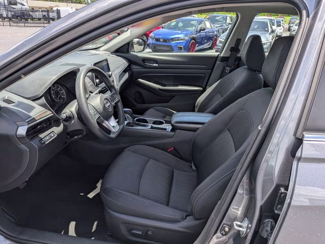 2024 Gun Metallic Nissan Altima 2.5 SV FWD Sedan