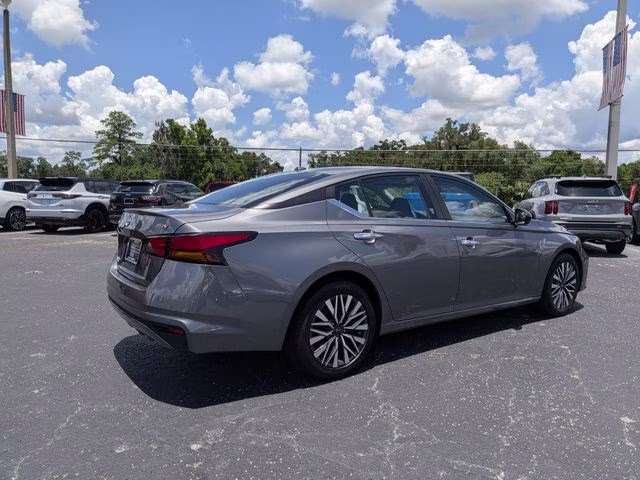 2024 Gun Metallic Nissan Altima 2.5 SV FWD Sedan