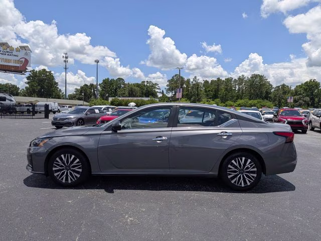 2024 Gun Metallic Nissan Altima 2.5 SV FWD Sedan