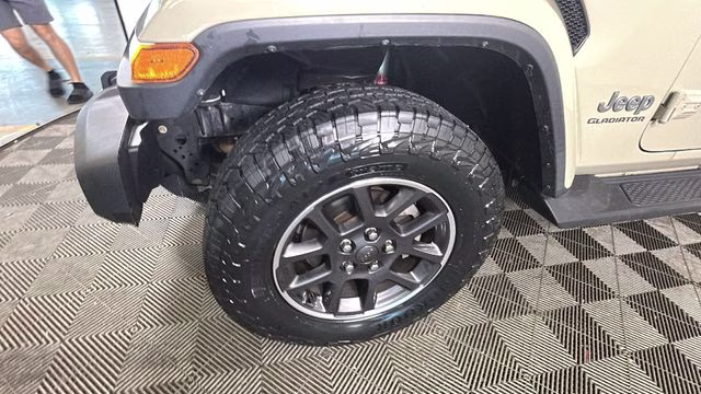 2020 Gobi Clearcoat Jeep Gladiator Overland 4X4 Truck