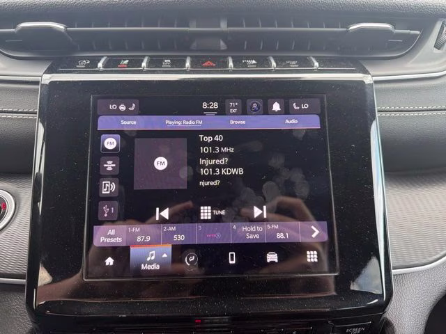 2024 Diamond Black Crystal Pearlcoat Jeep Grand Cherokee L Altitude 4X4 SUV