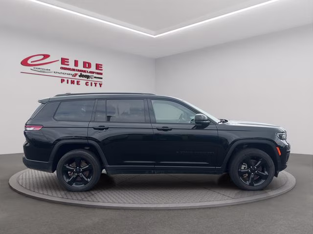 2024 Diamond Black Crystal Pearlcoat Jeep Grand Cherokee L Altitude 4X4 SUV