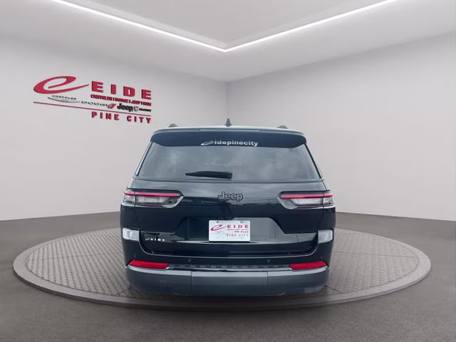 2024 Diamond Black Crystal Pearlcoat Jeep Grand Cherokee L Altitude 4X4 SUV
