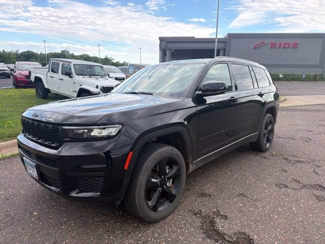 2024 Diamond Black Crystal Pearlcoat Jeep Grand Cherokee L Altitude 4X4 SUV