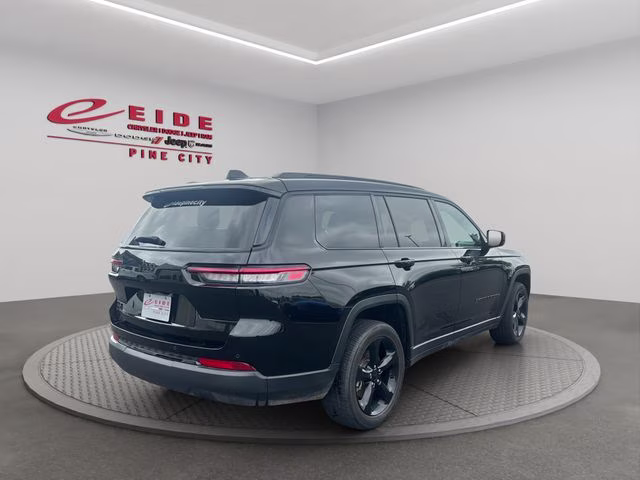 2024 Diamond Black Crystal Pearlcoat Jeep Grand Cherokee L Altitude 4X4 SUV