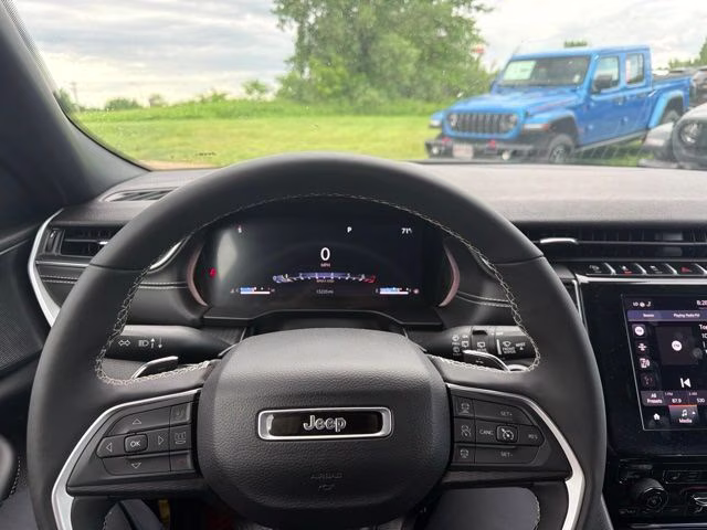 2024 Diamond Black Crystal Pearlcoat Jeep Grand Cherokee L Altitude 4X4 SUV