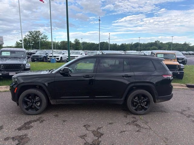 2024 Diamond Black Crystal Pearlcoat Jeep Grand Cherokee L Altitude 4X4 SUV