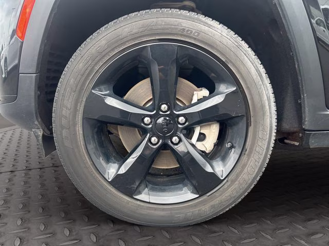 2024 Diamond Black Crystal Pearlcoat Jeep Grand Cherokee L Altitude 4X4 SUV
