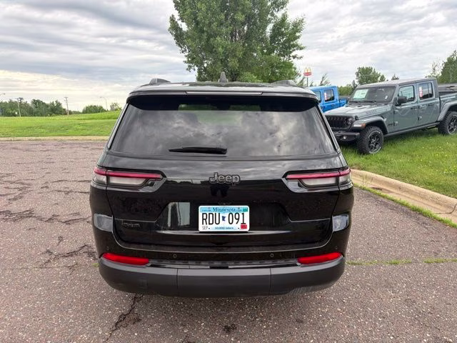 2024 Diamond Black Crystal Pearlcoat Jeep Grand Cherokee L Altitude 4X4 SUV