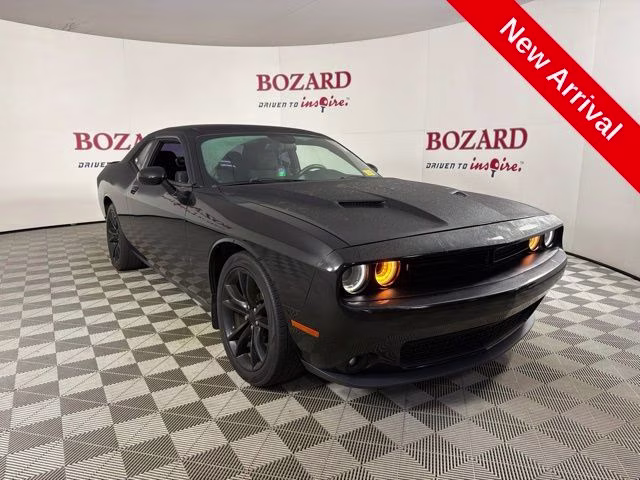 2016 Pitch Black Clearcoat Dodge Challenger SXT RWD Coupe