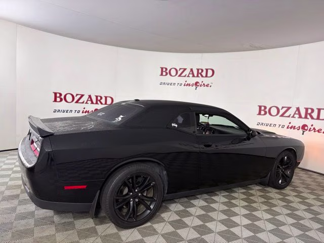 2016 Pitch Black Clearcoat Dodge Challenger SXT RWD Coupe