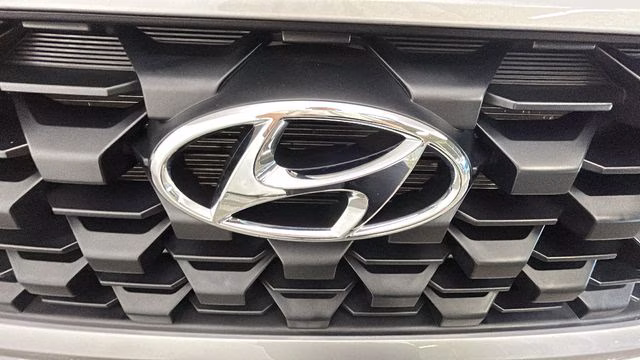 2023 Shimmering Silver Pearl Hyundai Santa Fe SE AWD SUV