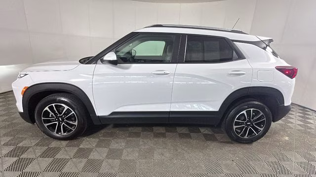 2024 Summit White Chevrolet Trailblazer LT FWD SUV