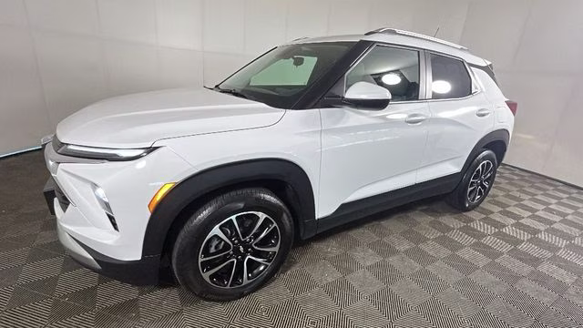 2024 Summit White Chevrolet Trailblazer LT FWD SUV