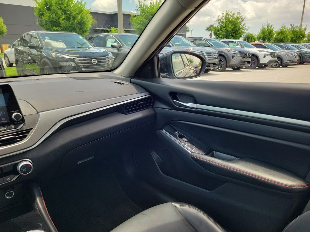 2024 Gun Metallic Nissan Altima 2.5 SR FWD Sedan