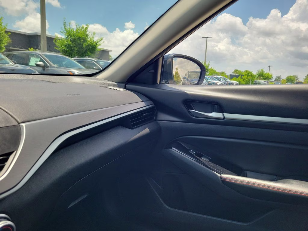 2024 Gun Metallic Nissan Altima 2.5 SR FWD Sedan