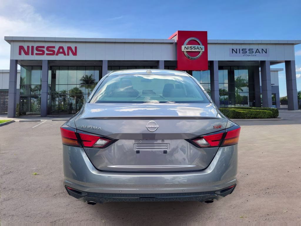 2024 Gun Metallic Nissan Altima 2.5 SR FWD Sedan