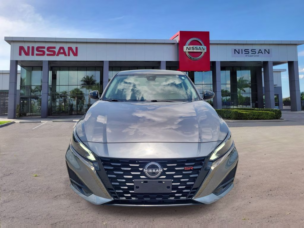 2024 Gun Metallic Nissan Altima 2.5 SR FWD Sedan