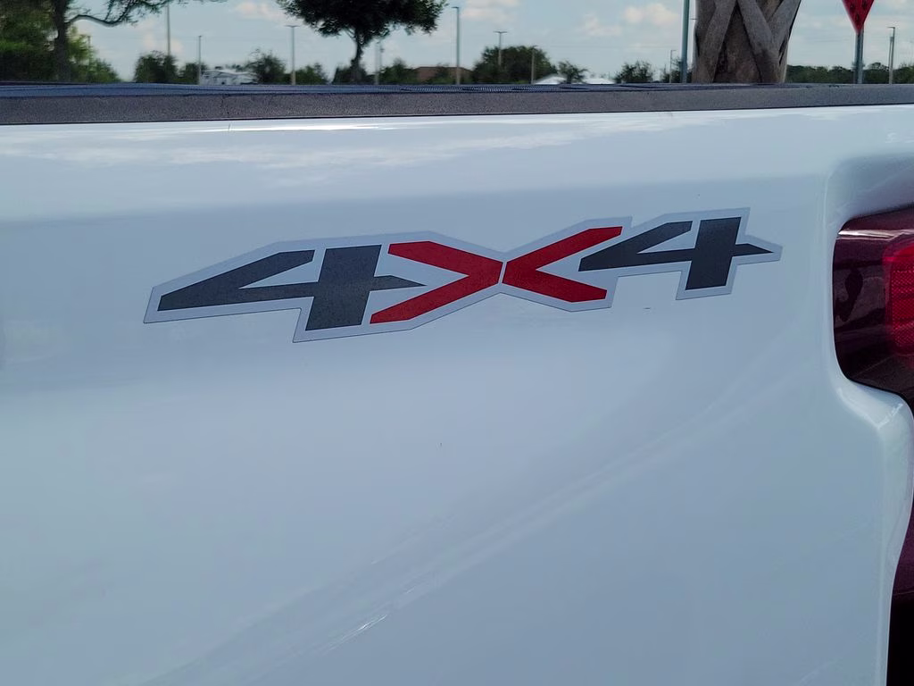 2025 Summit White Chevrolet Silverado 2500HD LT 4X4 Truck