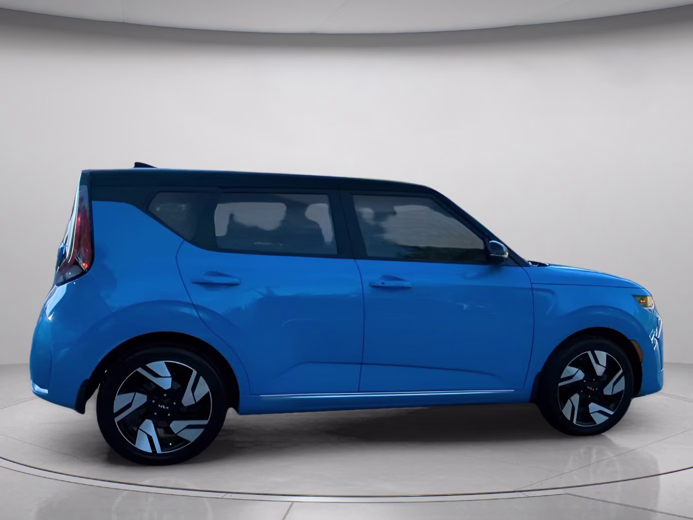 2024 Surf Blue W/Black Roof Kia Soul GT-Line FWD Hatchback