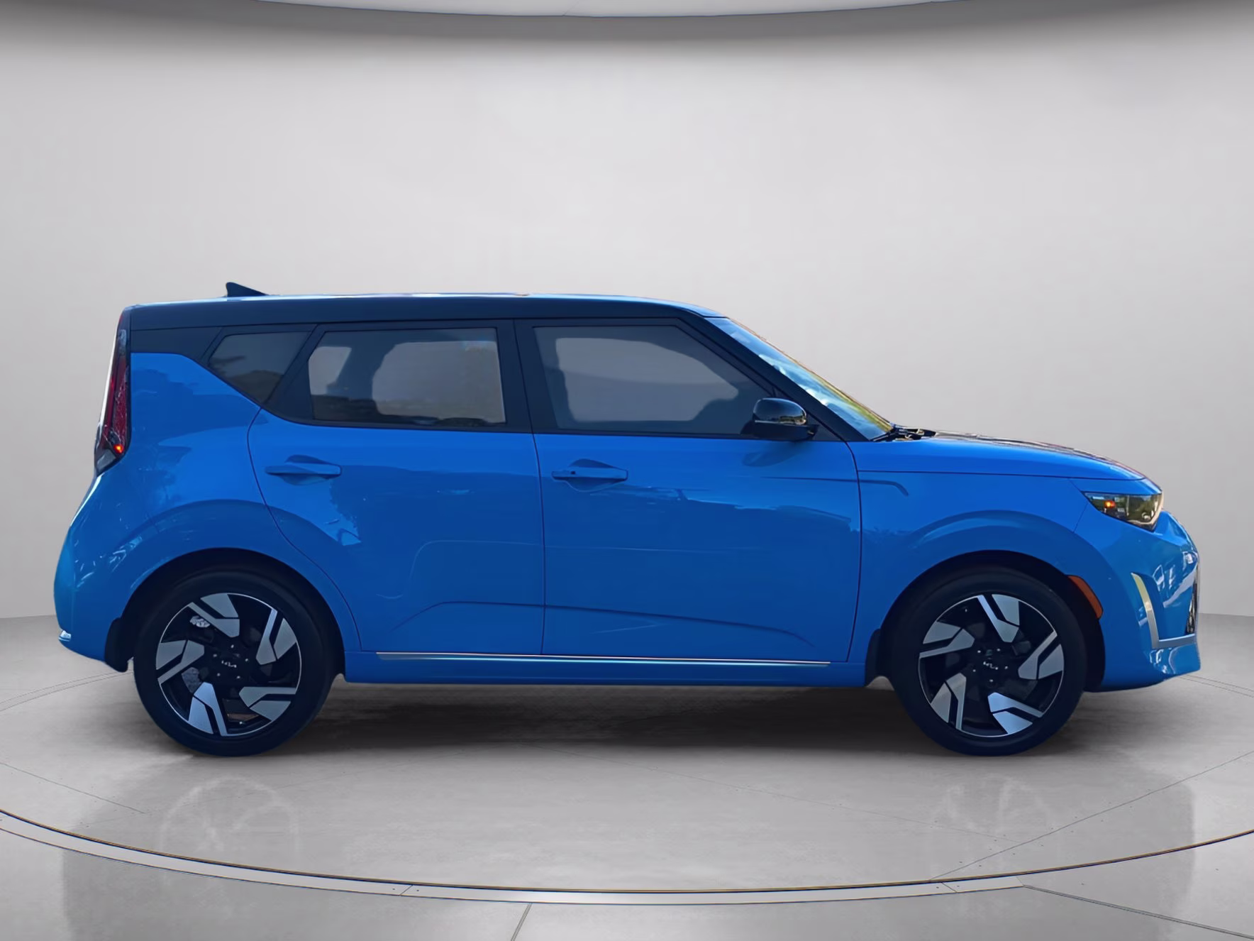 2024 Surf Blue W/Black Roof Kia Soul GT-Line FWD Hatchback