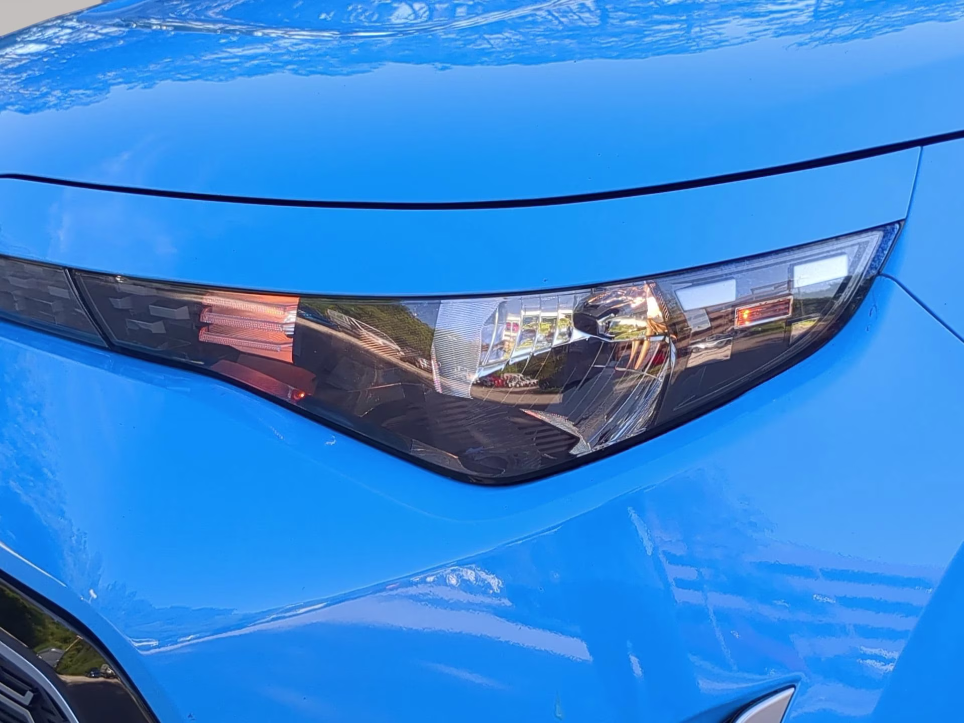 2024 Surf Blue W/Black Roof Kia Soul GT-Line FWD Hatchback