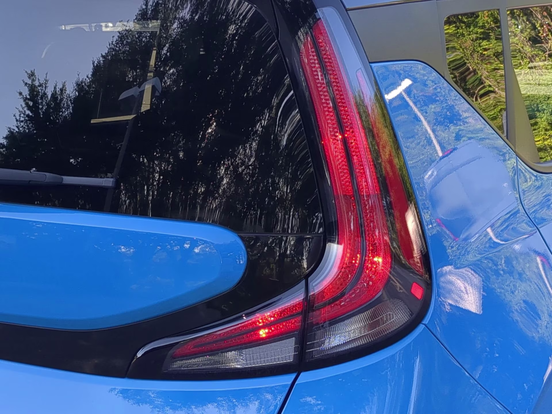 2024 Surf Blue W/Black Roof Kia Soul GT-Line FWD Hatchback