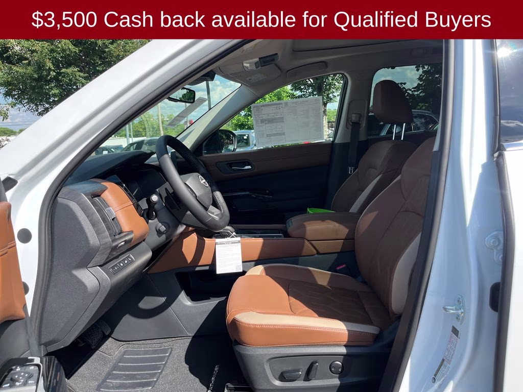 2026 Everest White Pearl Tricoat Nissan Pathfinder Platinum FWD SUV