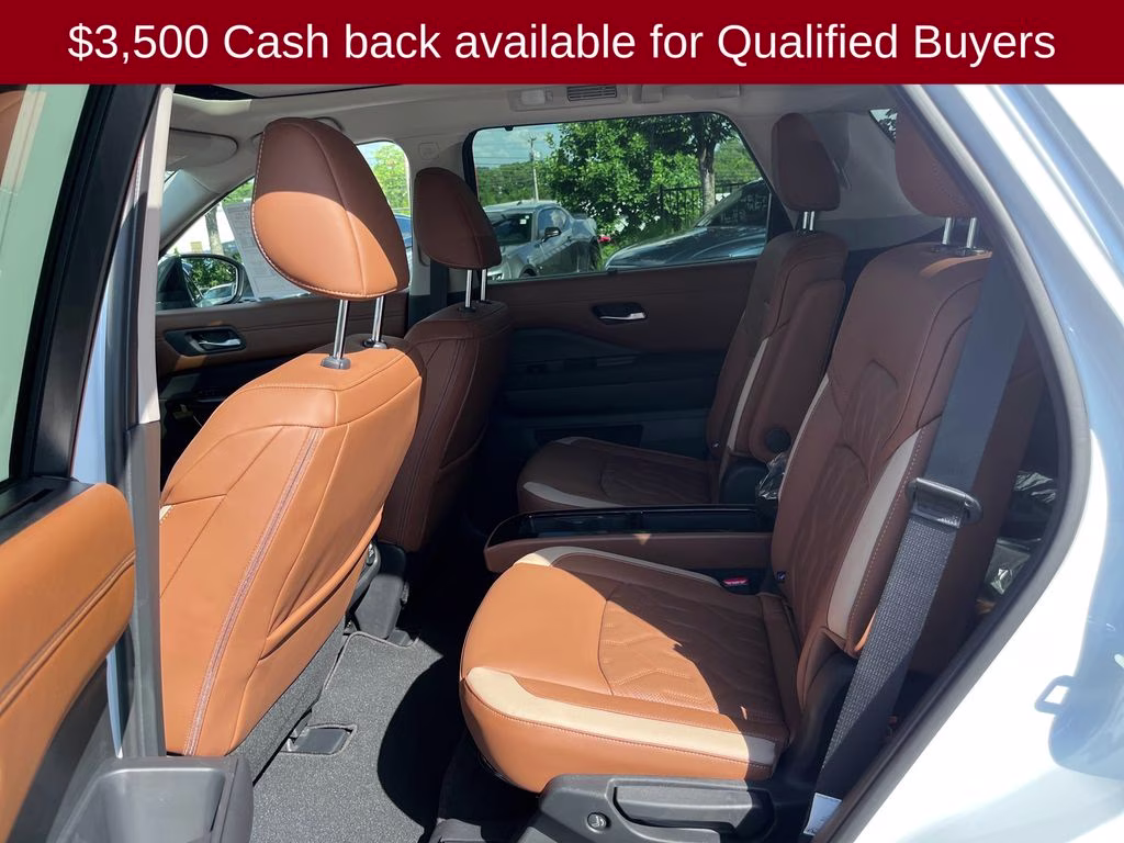 2026 Everest White Pearl Tricoat Nissan Pathfinder Platinum FWD SUV