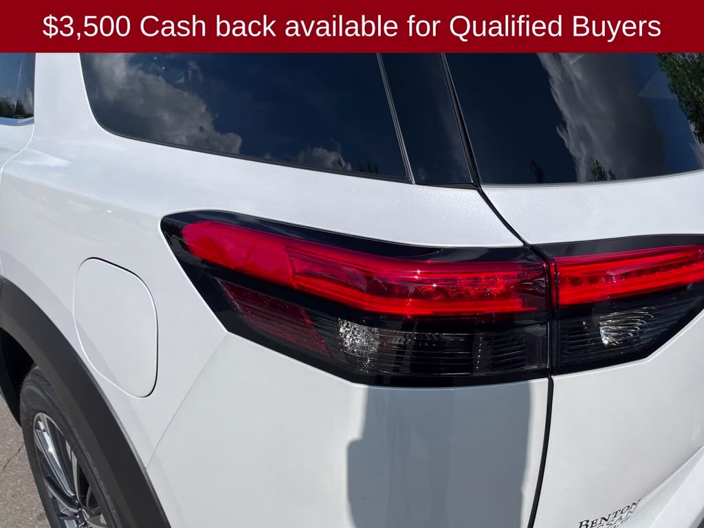 2026 Everest White Pearl Tricoat Nissan Pathfinder Platinum FWD SUV