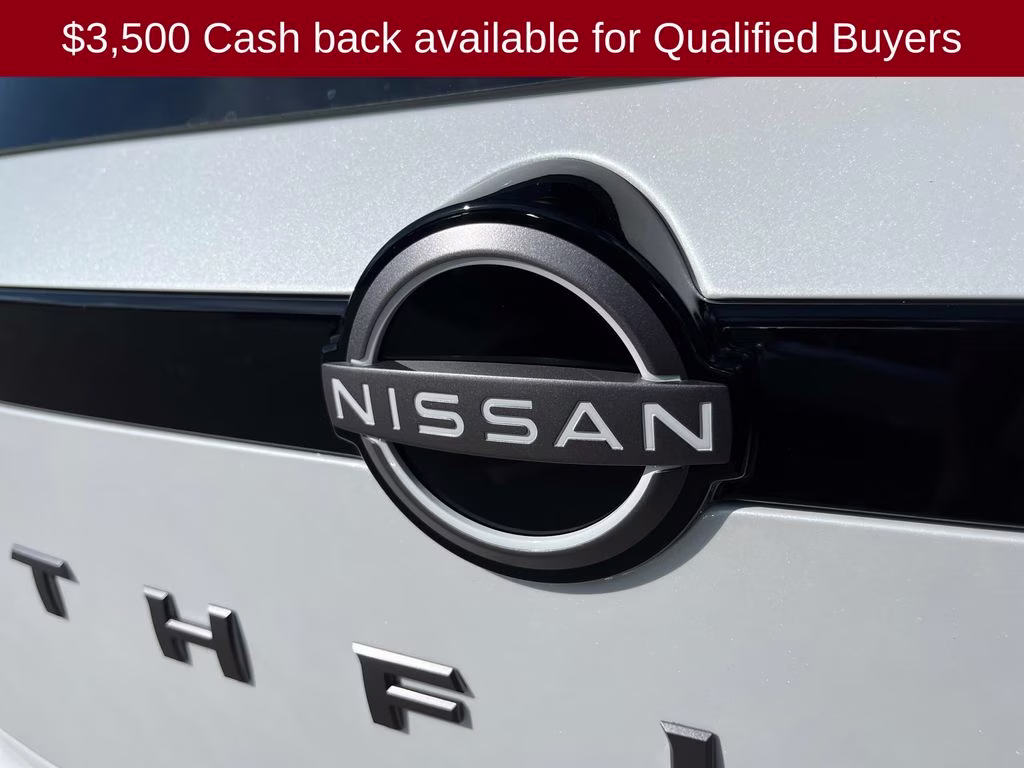 2026 Everest White Pearl Tricoat Nissan Pathfinder Platinum FWD SUV
