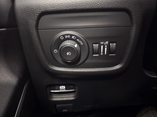 2026 Bright White Clearcoat Jeep Grand Cherokee Limited 4X4 SUV