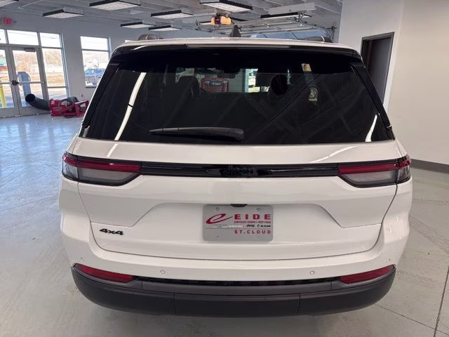 2026 Bright White Clearcoat Jeep Grand Cherokee Limited 4X4 SUV