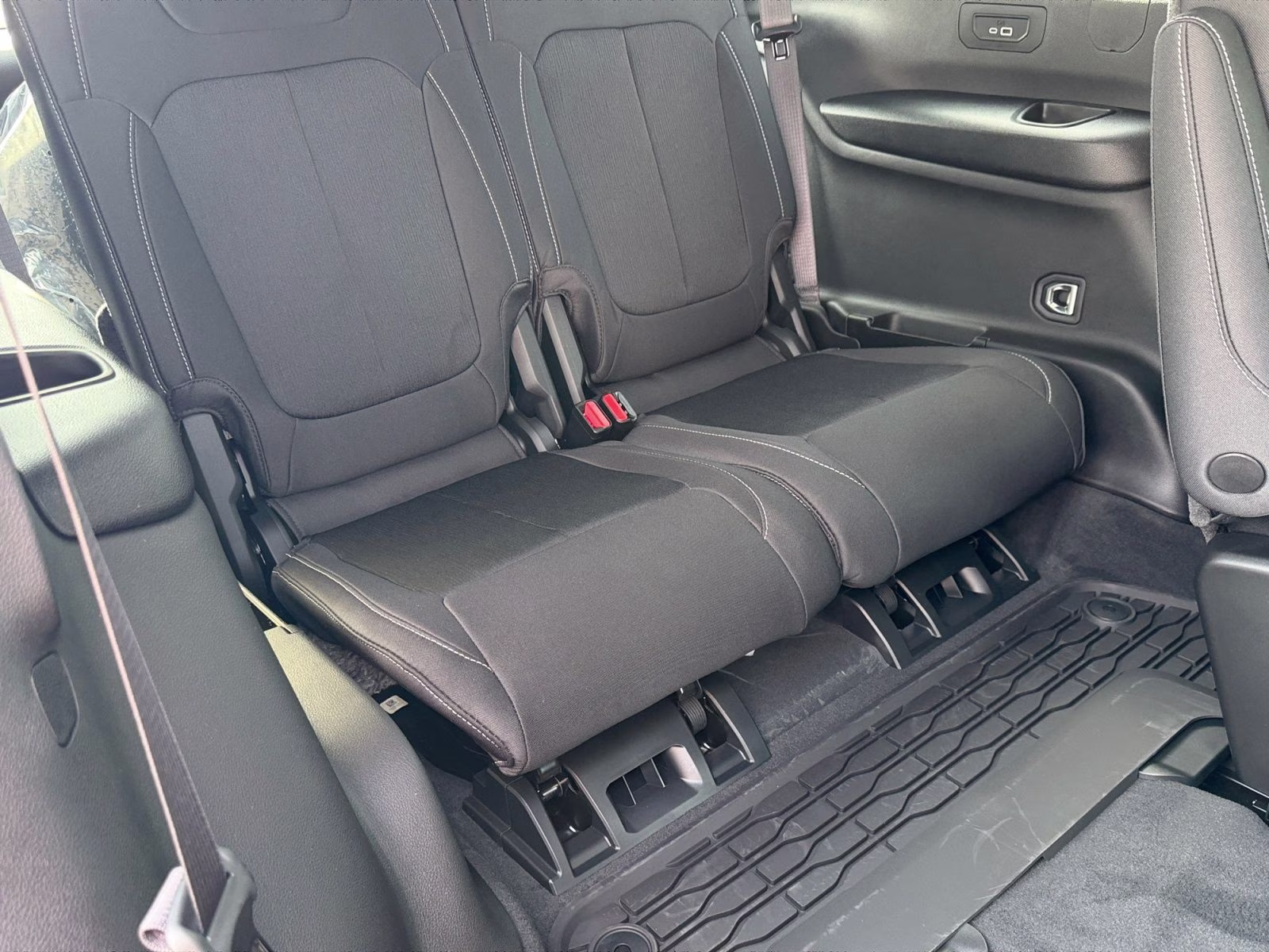 2026 Baltic Gray Metallic Clearcoat Jeep Grand Cherokee L Laredo 4X4 SUV